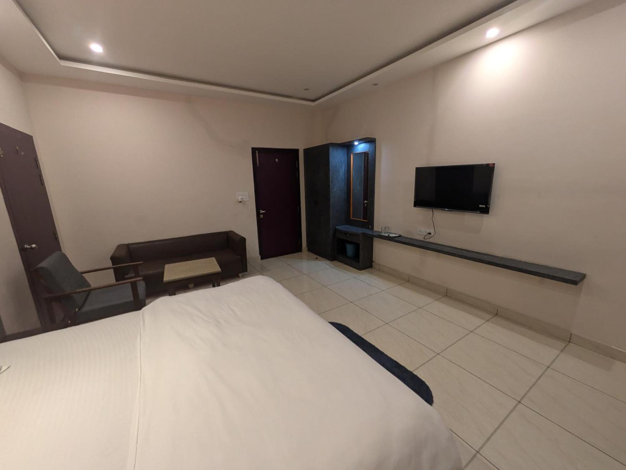 Hotel Kishori Vatika Ramnagar  Esterno foto